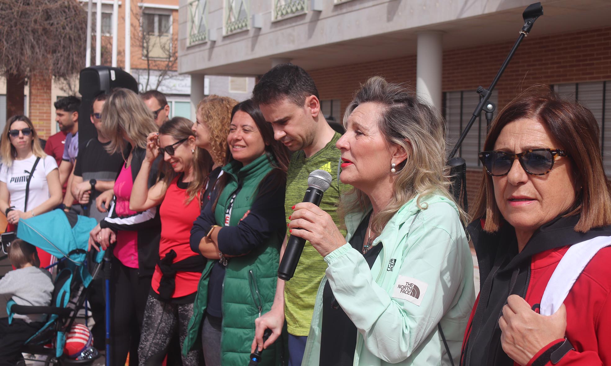 Cabanillas del Campo se une a la iniciativa "7.000 PasosXCabanillas", promovida por el Gobierno de Castilla-La Mancha, con la colaboración del Ayuntamiento y la Diputación Provincial, en una soleada mañana primaveral de hábitos saludables.