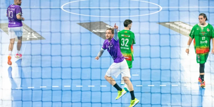 Épica remontada del BM Guadalajara: Liderato en División de Honor Plata