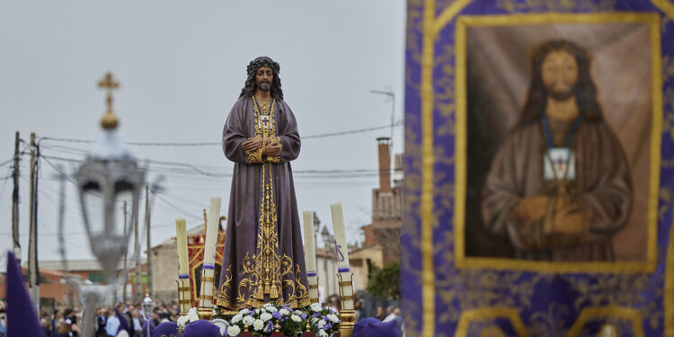 Procesión de los "Pasos" en Yunquera de Henares: Tradición y Devoción