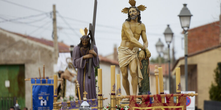 Procesión de los "Pasos" en Yunquera de Henares: Tradición y Devoción