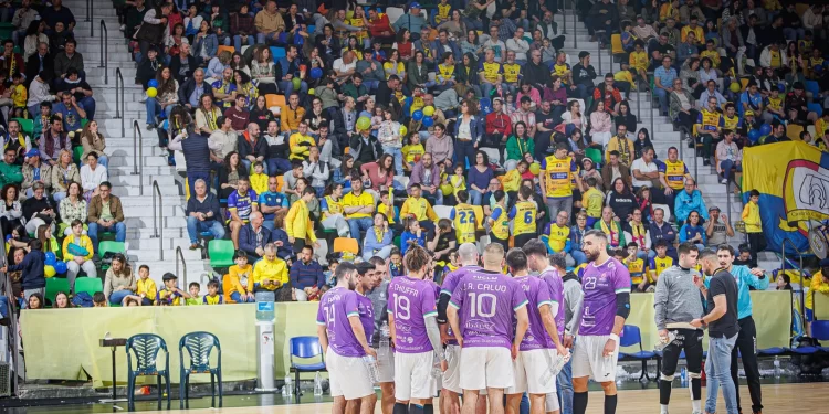 El BM Guadalajara da un golpe sobre la mesa de DH Plata