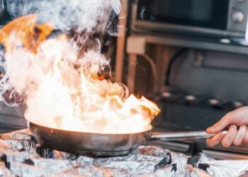 Un incendio en Azuqueca de Henares causa tres personas intoxicadas por humo