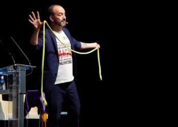 Espectáculo de magia en Villanueva de la Torre: ¡Descubre 'Con la Magia hemos Topado' este sábado!