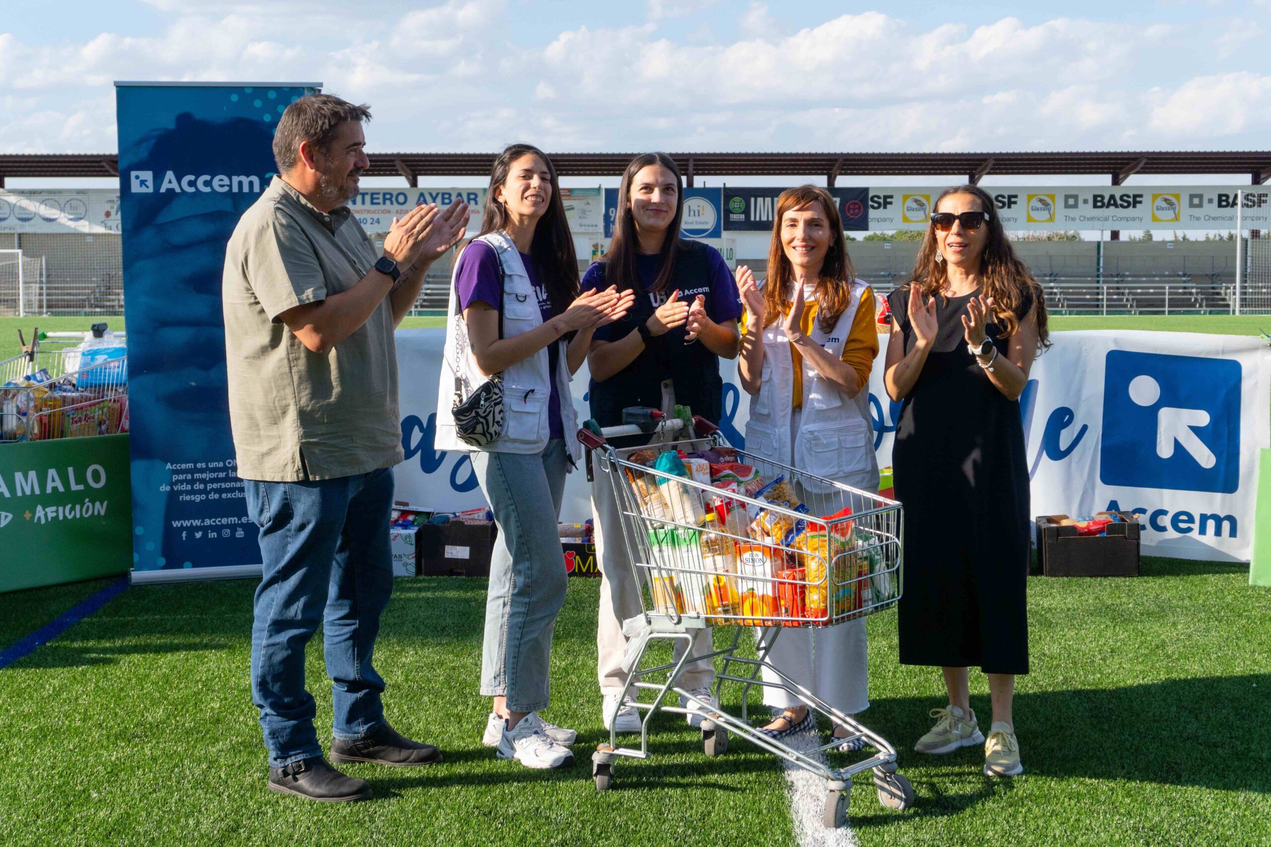 Torneo de Fútbol-8 de Marchamalo: Compromiso Solidario y Emoción en la Entrega de Alimentos a Personas Refugiadas