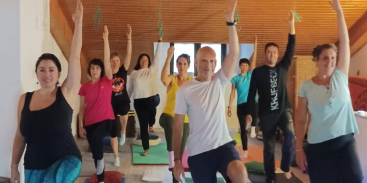 Junio arranca en Terzaga con un fin de semana de yoga y plantas medicinales