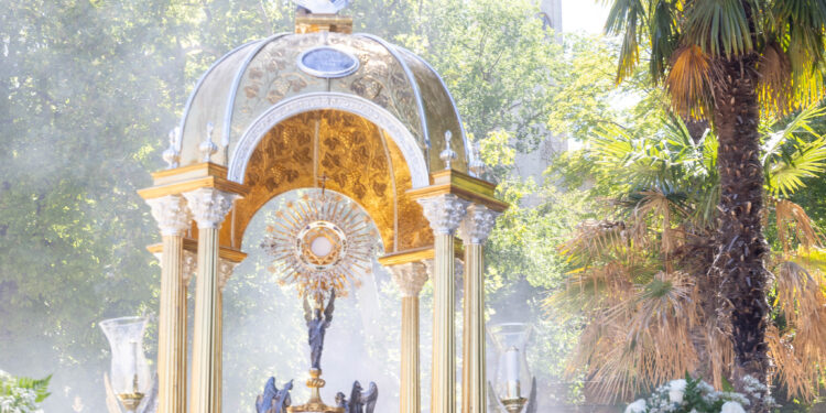 Procesión del Corpus Christi en Guadalajara: Tradición, Devoción y Esplendor en las Calles