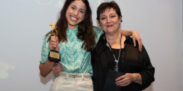 Clara Navarro Gana el premio de Mejor Actriz en MadCINE+ 2024 por "A Tontas y a Locas"