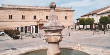 La Exposición "Museorum" Embellece la Plaza Mayor de Cogolludo