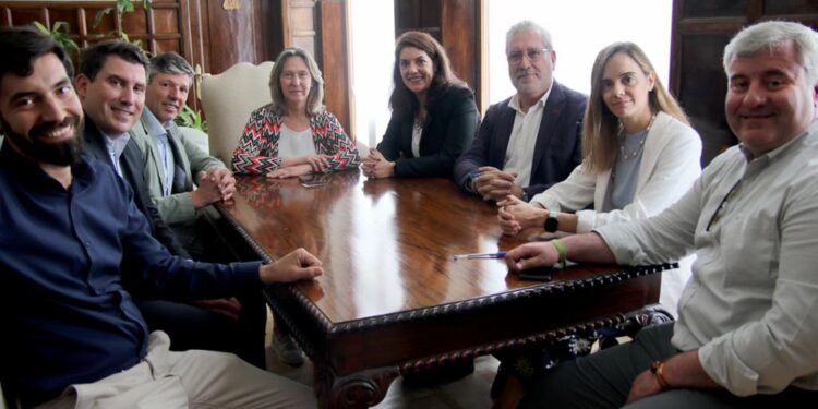 La Alcaldesa de Guadalajara se Reúne con Directivos de FM Logistic