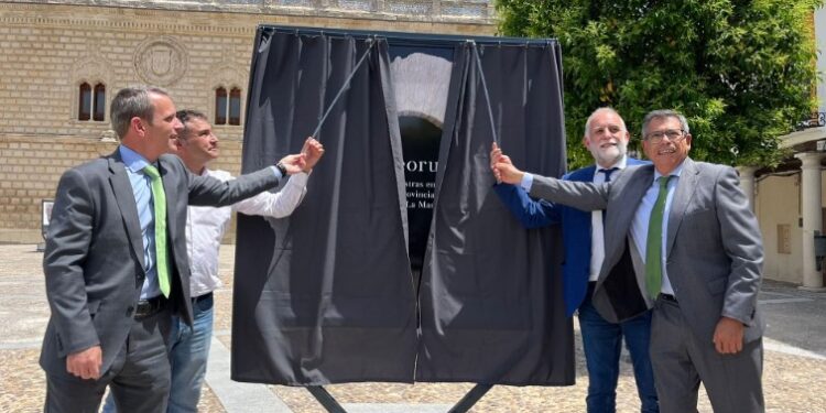 La Exposición “Museorum” Embellece la Plaza Mayor de Cogolludo