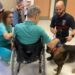 Pacientes del Instituto de Enfermedades Neurológicas Mejoran su Salud Emocional con Perros de Rescate
