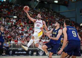 España vence a Argentina 76-72 en Guadalajara con un espectacular tapón de Usman Garuba