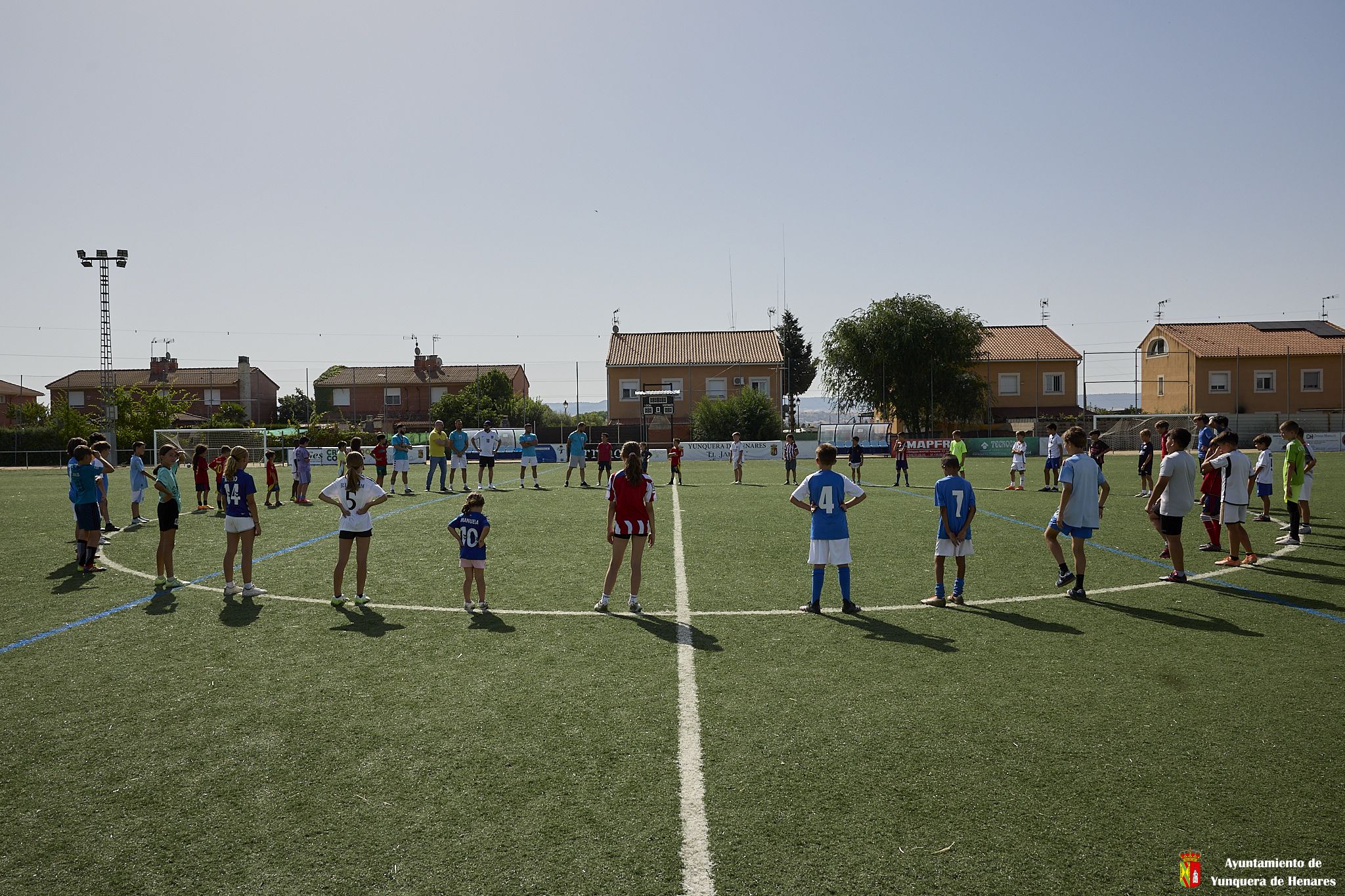 Campus de Fútbol en Yunquera de Henares: Medio Centenar de Jóvenes Participan y se Divierten