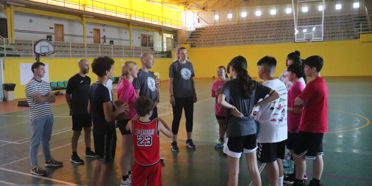 Luci Pascua Inspira a la Nueva Generación en el Campus de Baloncesto de Cabanillas del Campo