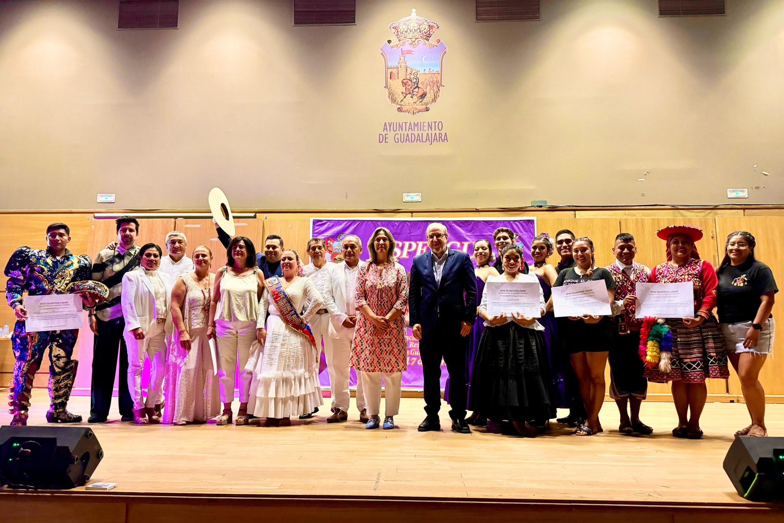 La Alcaldesa de Guadalajara Celebra el Bicentenario de la Independencia del Perú con la Comunidad Peruana