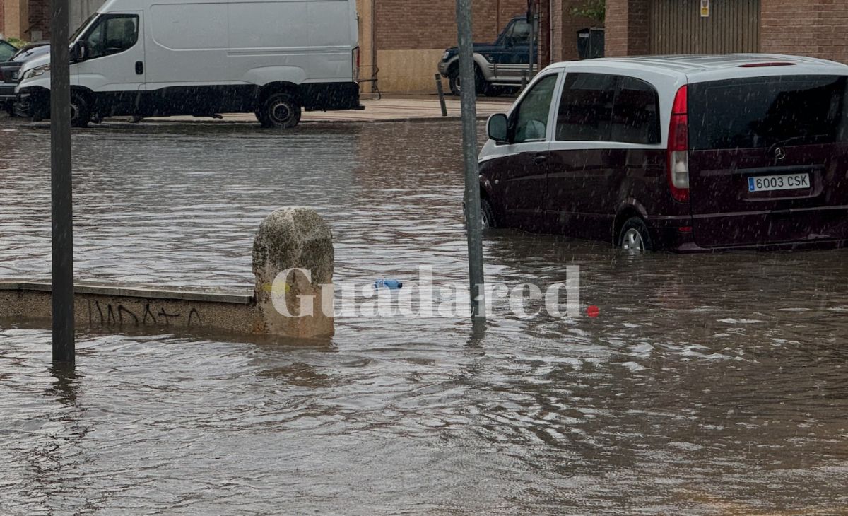 Inundaciones en Marchamalo: Cierre de la piscina cubierta y caos en las calles tras la tromba de agua