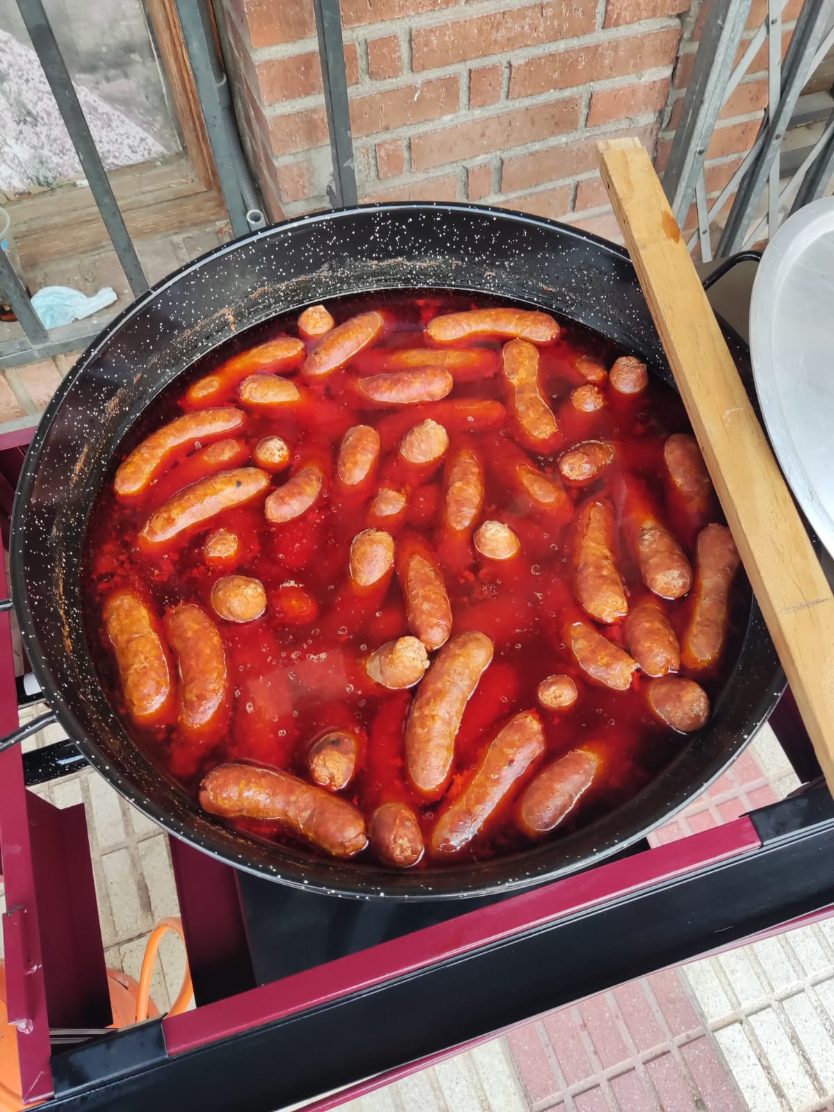 La Casa de Asturias celebra un vermú en Azuqueca de Henares con 50 kg de chorizos a la sidra