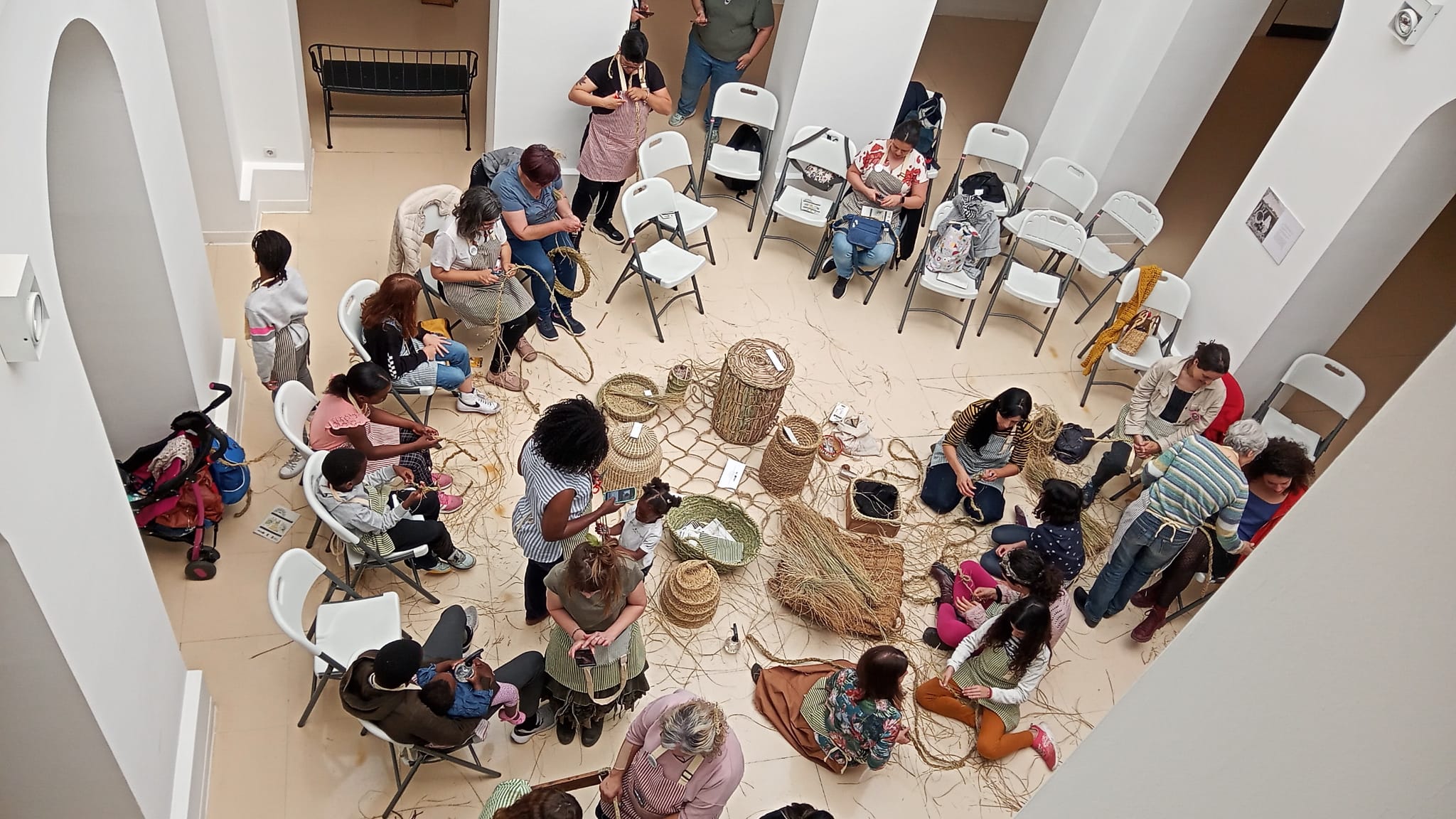 Mujeres rurales en Horche reivindican su papel con una jornada de tejido de esparto