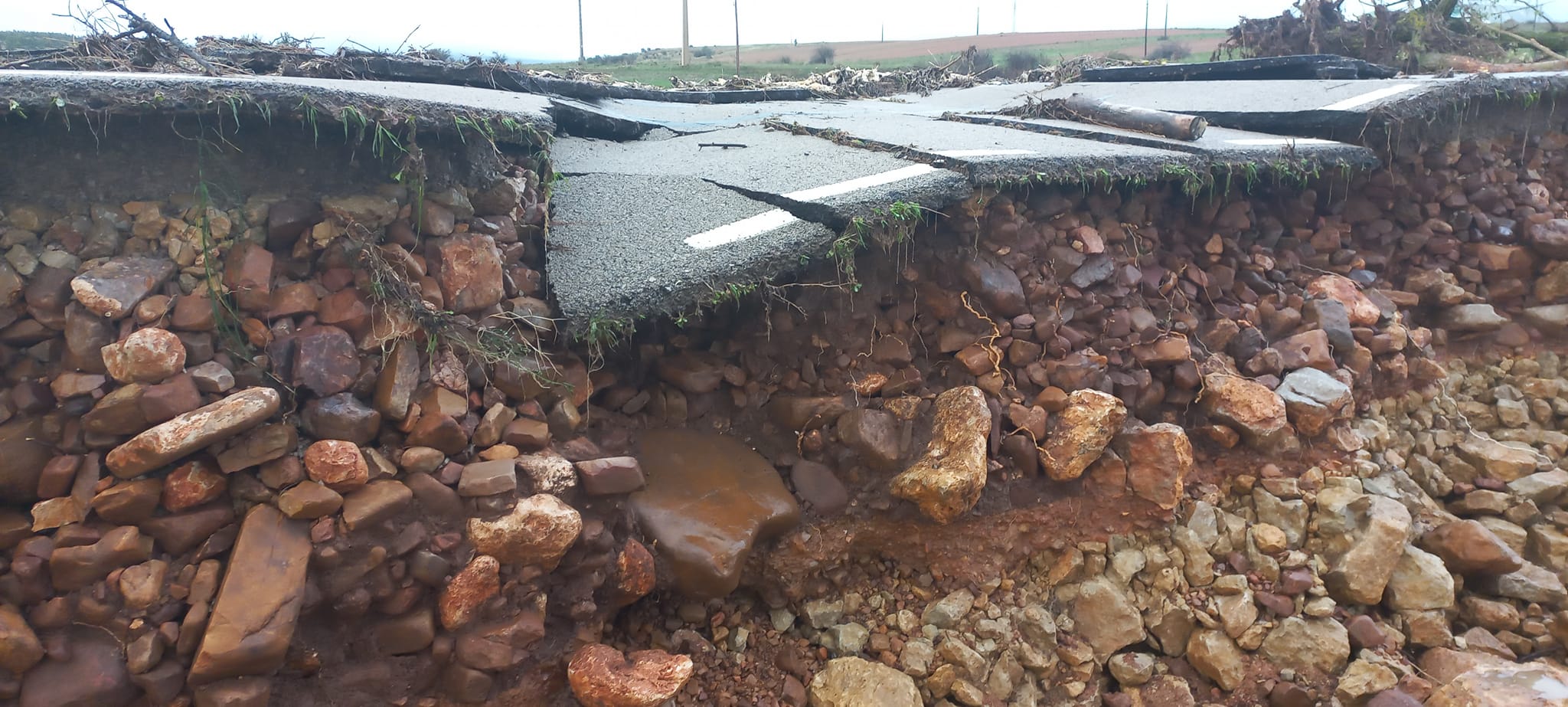 La Diputación de Guadalajara asegura suministros y limpia carreteras tras la DANA en el Señorío de Molina