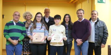 Aitor Pérez y Andrea Álvarez emocionan con su poesía en el VII Concurso ‘Fernando Borlán’