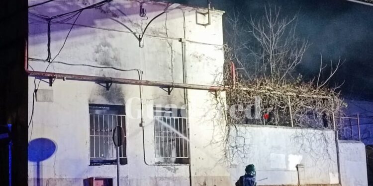 Controlado un incendio en el antiguo cuartel militar del Fuerte de San Francisco en Guadalajara