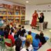 Gracia Iglesias visita la Biblioteca de Alovera para fomentar la lectura infantil en el Plan Lector