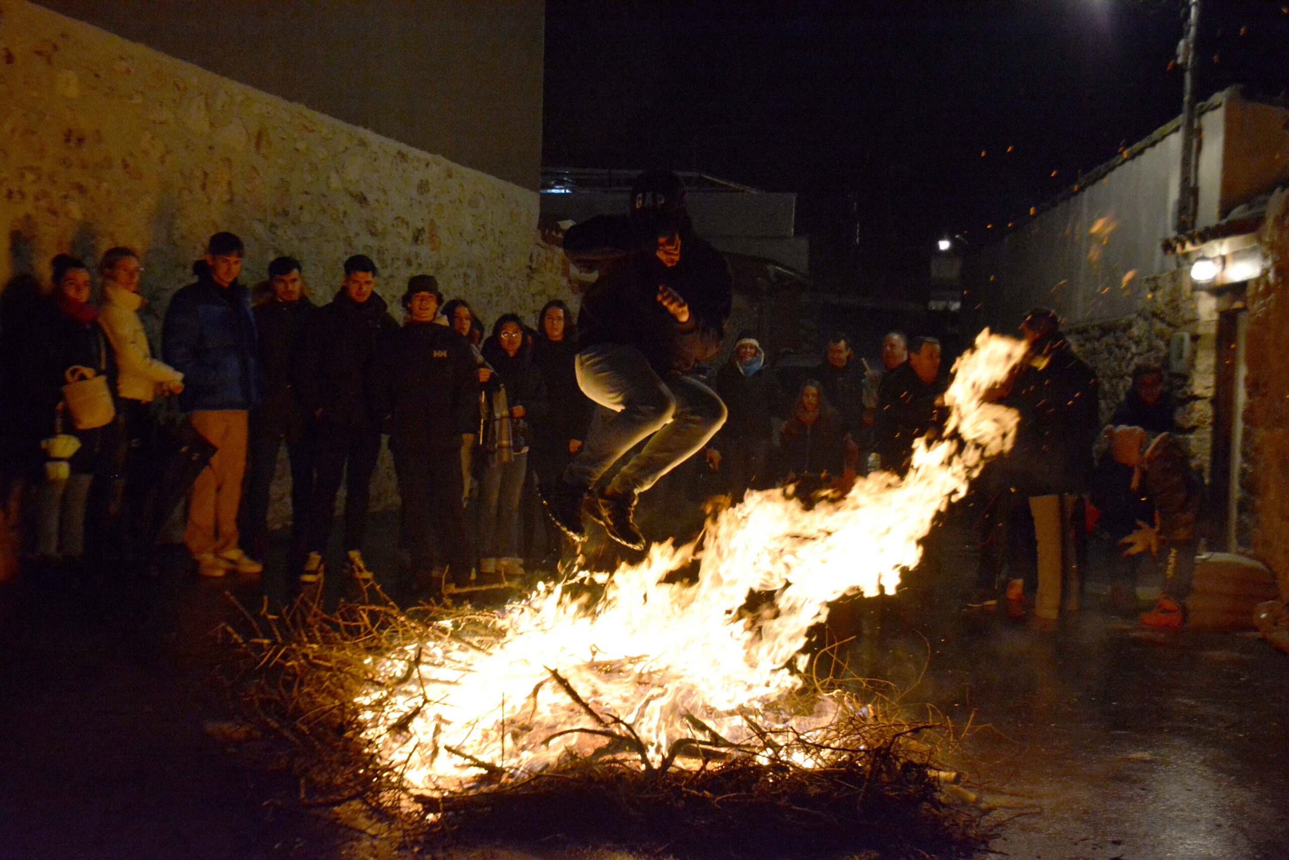 Las Hogueras de la Purísima Iluminan la Navidad en Horche: Una Tradición que Perdura