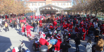 Papanoelada Motera 2024: Más de 400 motos llenan de espíritu navideño Cabanillas del Campo