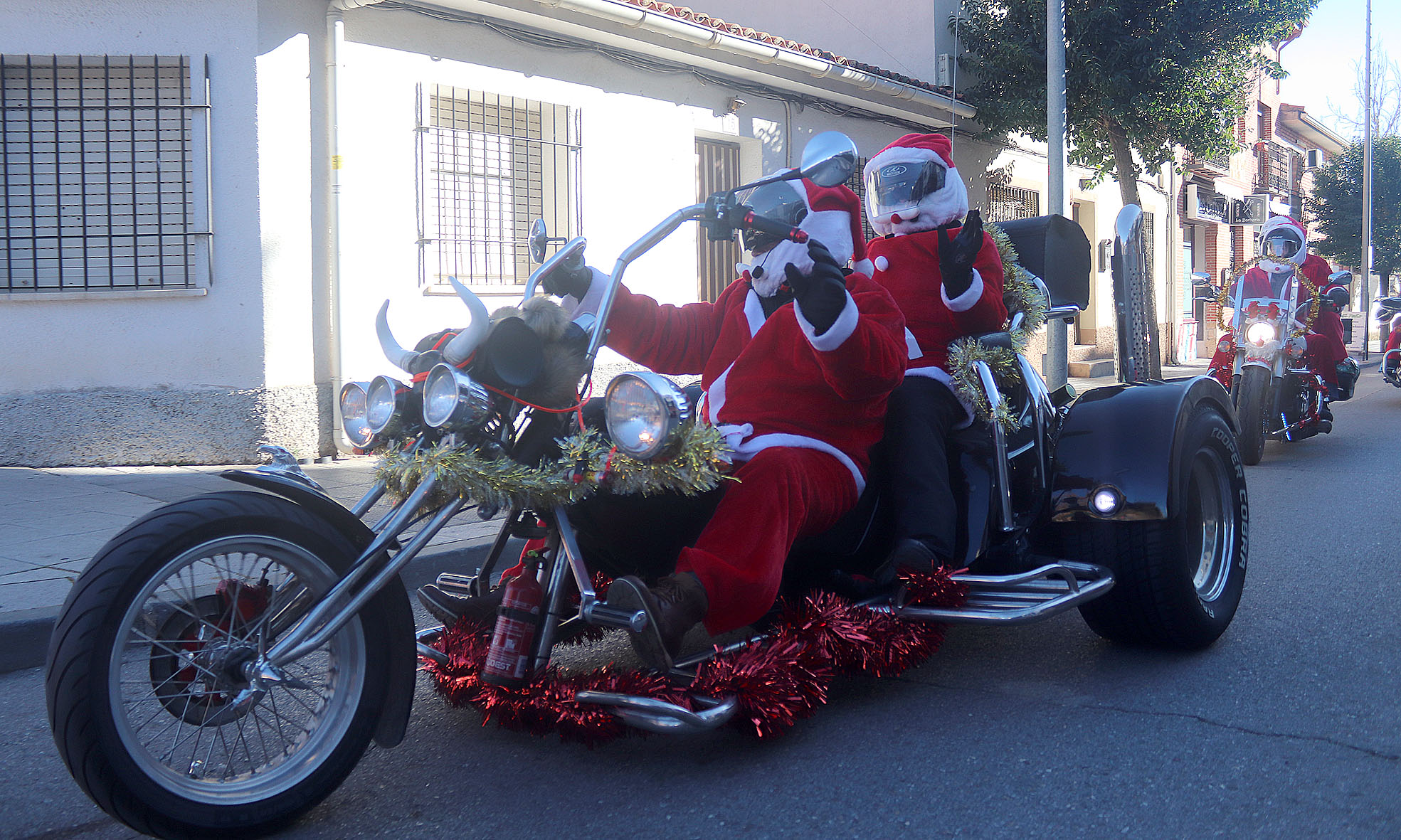 Papanoelada Motera 2024: Más de 400 motos llenan de espíritu navideño Cabanillas del Campo