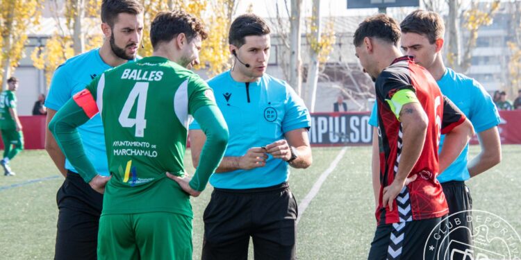 El Azuqueca vence al Marchamalo con un gol en el minuto 97 en el derbi de Tercera Federación