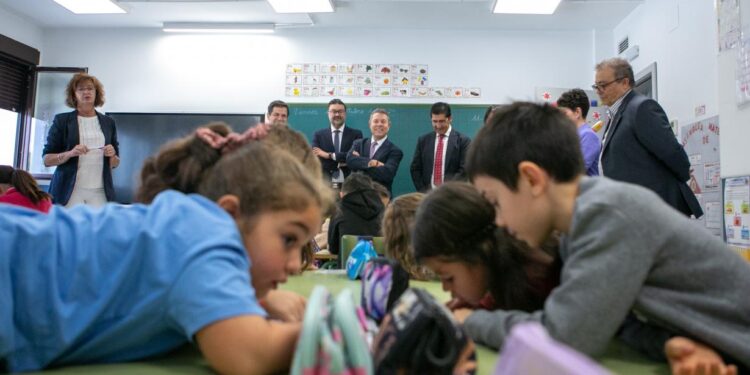 Artículo de opinión del presidente García-Page con motivo del Día Internacional de la Educación 