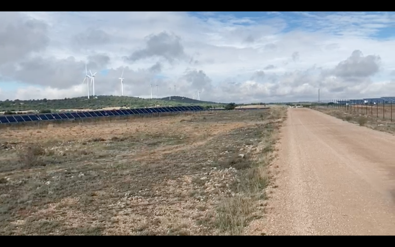 Proyección de la película Vidas Irrenovables en Canredondo: Reflexión sobre energías renovables en el medio rural