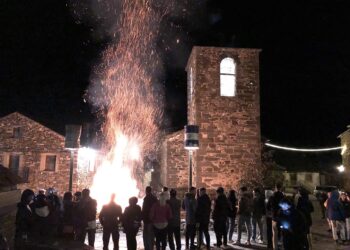 Hogueras de San Ildefonso en Valverde de los Arroyos: Tradición y Fervor en la Sierra Norte de Guadalajara