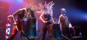 Mayumana ‘Impulso’ en el Teatro Buero Vallejo: Ritmo, danza y percusión