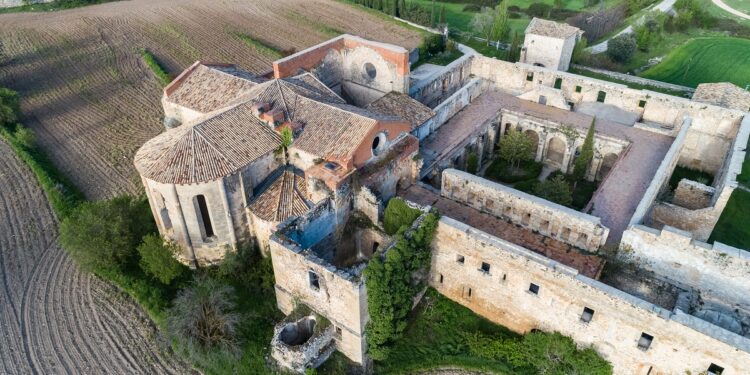 Descubre el Monasterio de Monsalud: Historia, Naturaleza y Aventuras