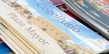 Sandra y Javi, los guías de Cogolludo, destacan en FITUR 2025 la riqueza cultural, artística y gastronómica de la villa ducal