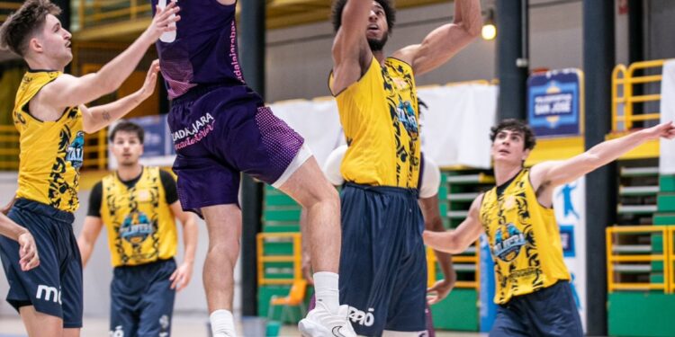 Derrota del Lujisa Guadalajara ante Baloncesto Talavera en un derbi marcado por un mal tercer cuarto
