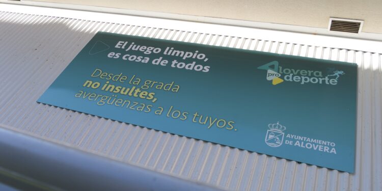 Alovera instala paneles con valores deportivos en el Campo de Fútbol Nuevo Tomillar