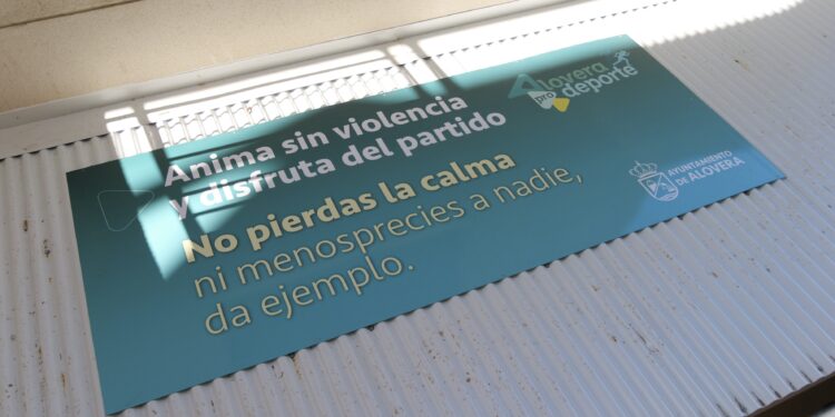 Alovera instala paneles con valores deportivos en el Campo de Fútbol Nuevo Tomillar