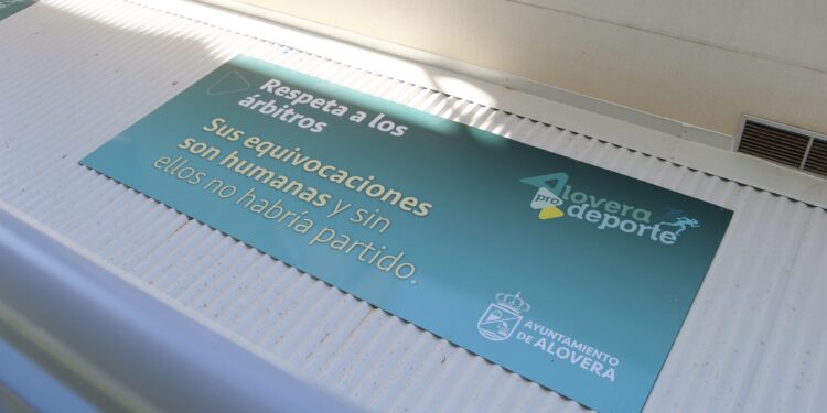 Alovera instala paneles con valores deportivos en el Campo de Fútbol Nuevo Tomillar