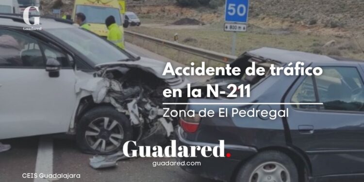 Rescate en la N-211: Los Bomberos de Molina salvan a un herido atrapado en El Pedregal