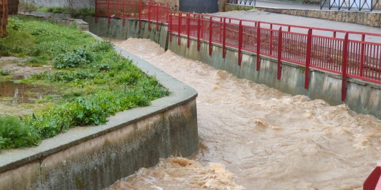 Riesgo de Desbordamiento de Arroyos en Cabanillas del Campo: Activación del Plan de Inundaciones y Medidas de Seguridad