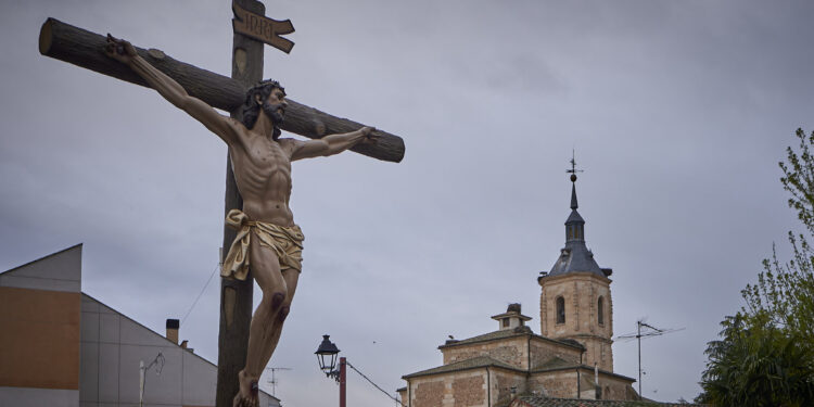 Lluvia, devoción y emoción en el Miércoles Santo de Yunquera de Henares con el Cristo de la Vera Cruz