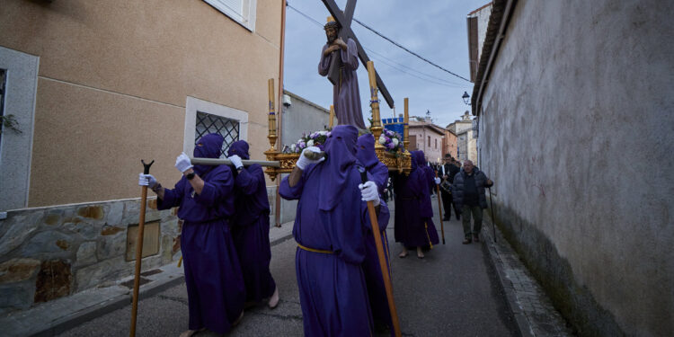 La procesión del Jueves Santo en Yunquera de Henares llena las calles de emoción, tradición y fervor religioso