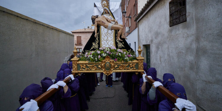 La procesión del Jueves Santo en Yunquera de Henares llena las calles de emoción, tradición y fervor religioso