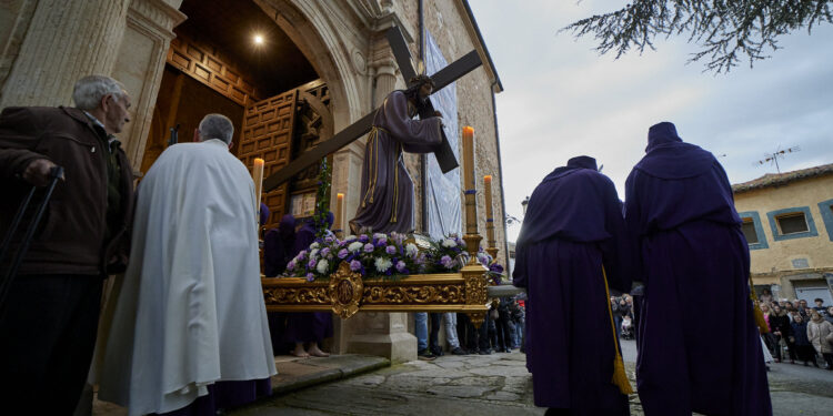 La procesión del Jueves Santo en Yunquera de Henares llena las calles de emoción, tradición y fervor religioso