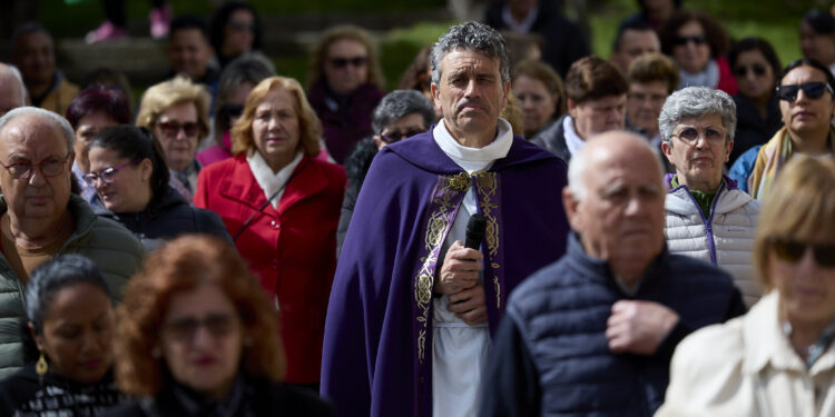 El Vía Crucis recorre las calles de Yunquera de Henares en una mañana de oración y recogimiento