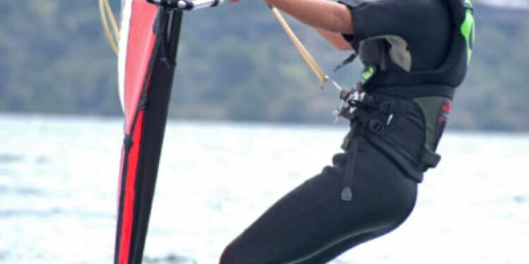 Clínic de Windsurf Infantil y Juvenil en Alocén: Formación de Futuras Promesas del Deporte Náutico