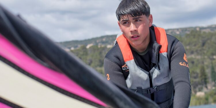 Clínic de Windsurf Infantil y Juvenil en Alocén: Formación de Futuras Promesas del Deporte Náutico