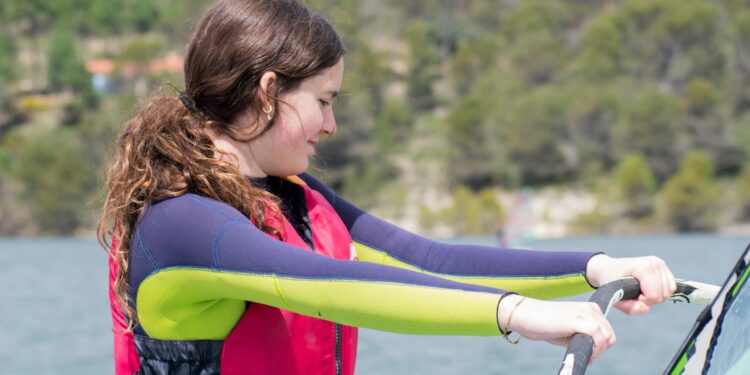 Clínic de Windsurf Infantil y Juvenil en Alocén: Formación de Futuras Promesas del Deporte Náutico